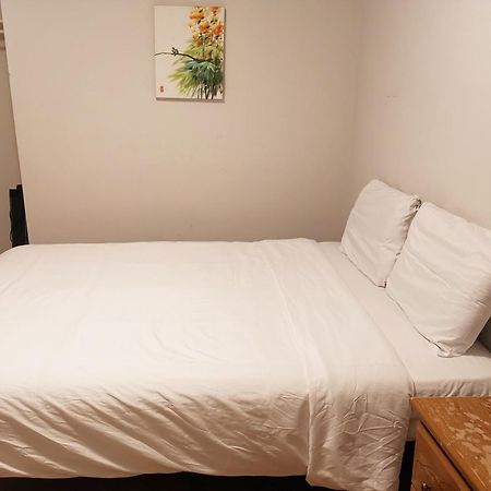 Cozy Private Rm Heart Of North York Free Parking Full Kitchen Close To Downtown Apartamento Toronto Exterior foto