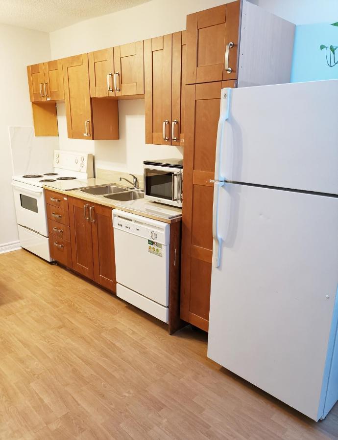 Cozy Private Rm Heart Of North York Free Parking Full Kitchen Close To Downtown Apartamento Toronto Exterior foto