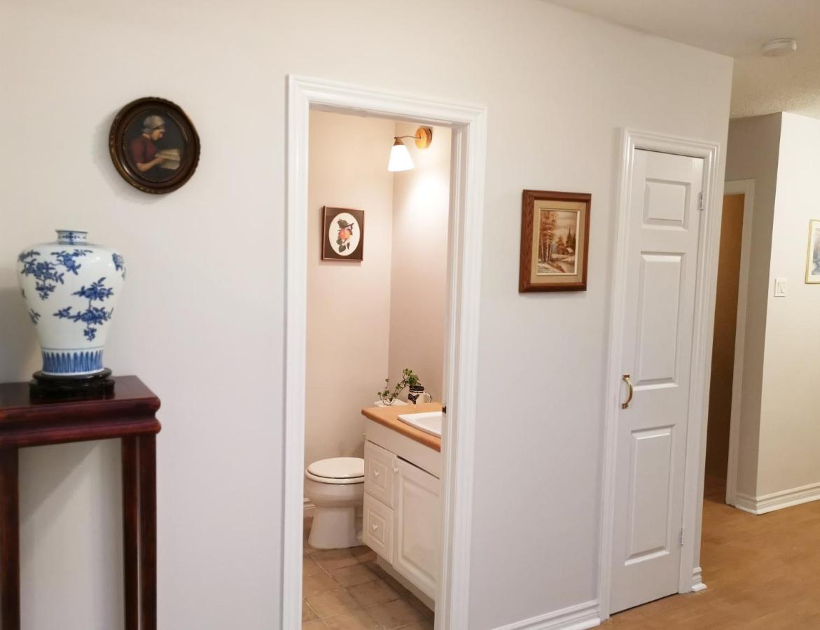 Cozy Private Rm Heart Of North York Free Parking Full Kitchen Close To Downtown Apartamento Toronto Exterior foto