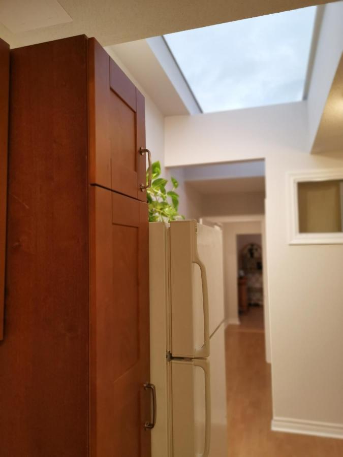 Cozy Private Rm Heart Of North York Free Parking Full Kitchen Close To Downtown Apartamento Toronto Exterior foto